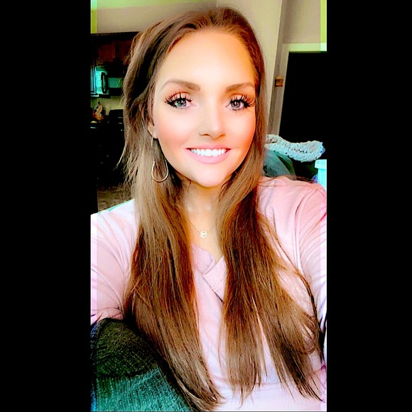 Meet your Posher, Jen!🌟 - Picture 9 of 15